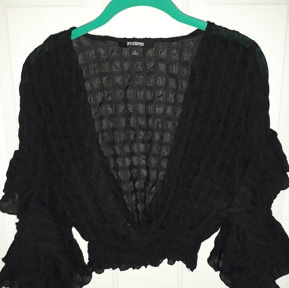 Crop top with triple ruffles in sleeves